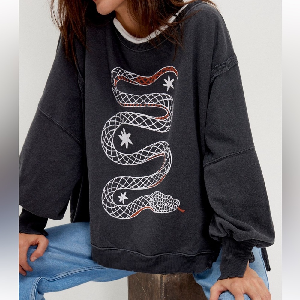 FREE PEOPLE WE THE FREE GRAPHIC CAMDEN SWEATSHIRT “SNAKE COMBO” NWOT sz M - Picture 1 of 8